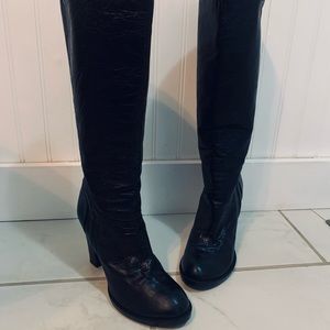 Chloe’ black leather boots